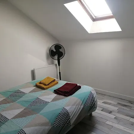 Appartement 6 Climatise Avec Parking Au 2Eme Etage Sans Ascenseur *