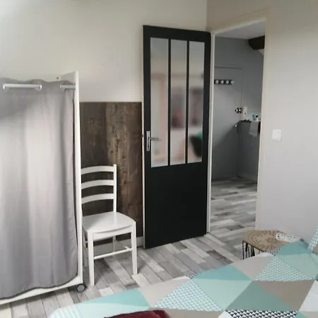 Climatise Avec Parking Prive Gratuit Apartmán Doué-la-Fontaine