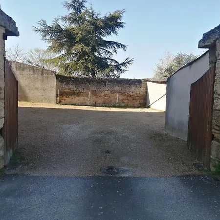 Appartement 6 Climatise Avec Parking Au 2Eme Etage Sans Ascenseur Doué-la-Fontaine